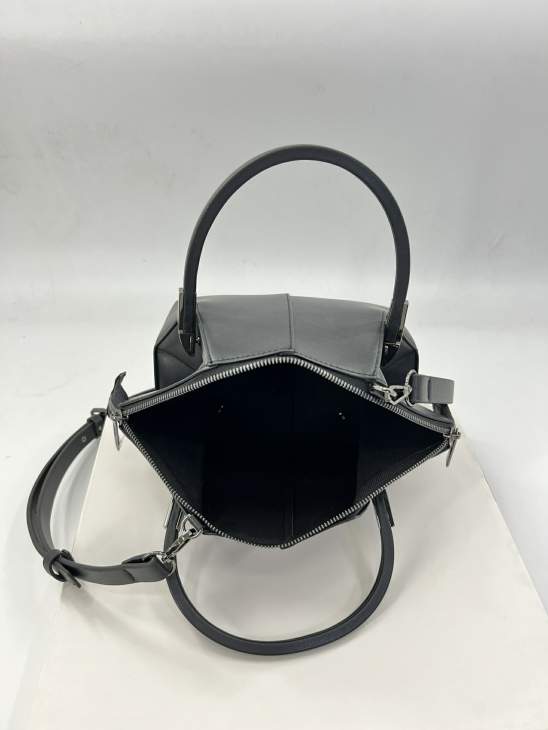 Picture of Issey Miyake Handbags _SKUfw109200841fw